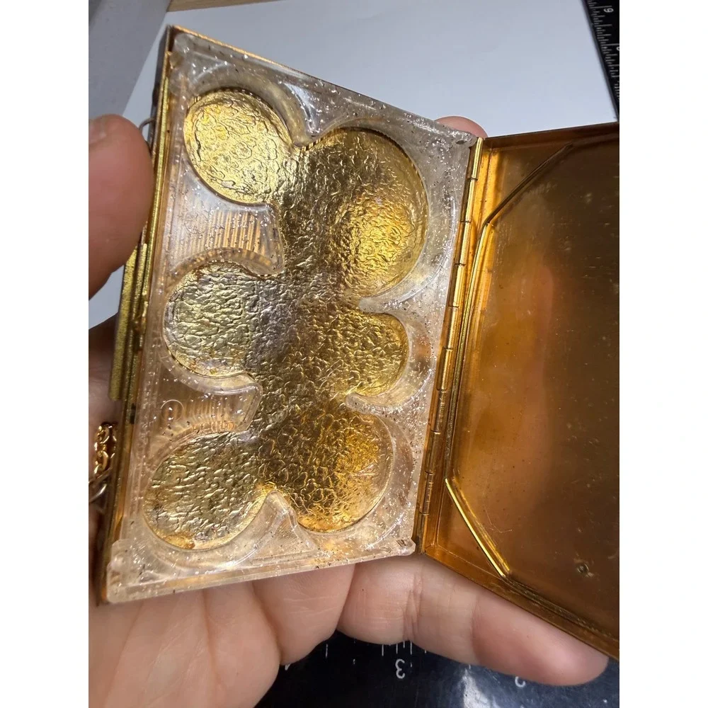 Unbranded gold tone